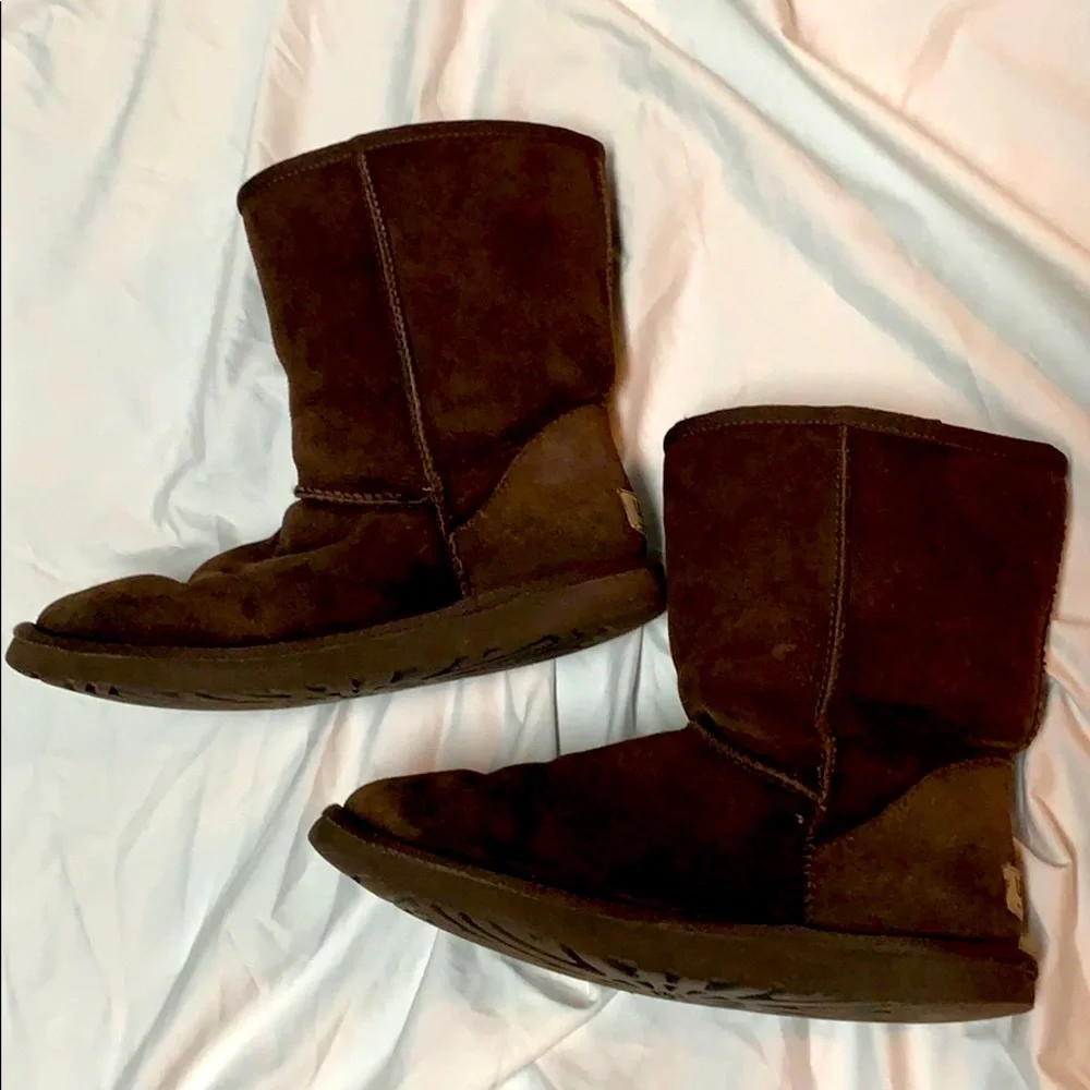 Ugg Classic Brown Suede Leather Boots - size 9 - Picture 3 of 8
